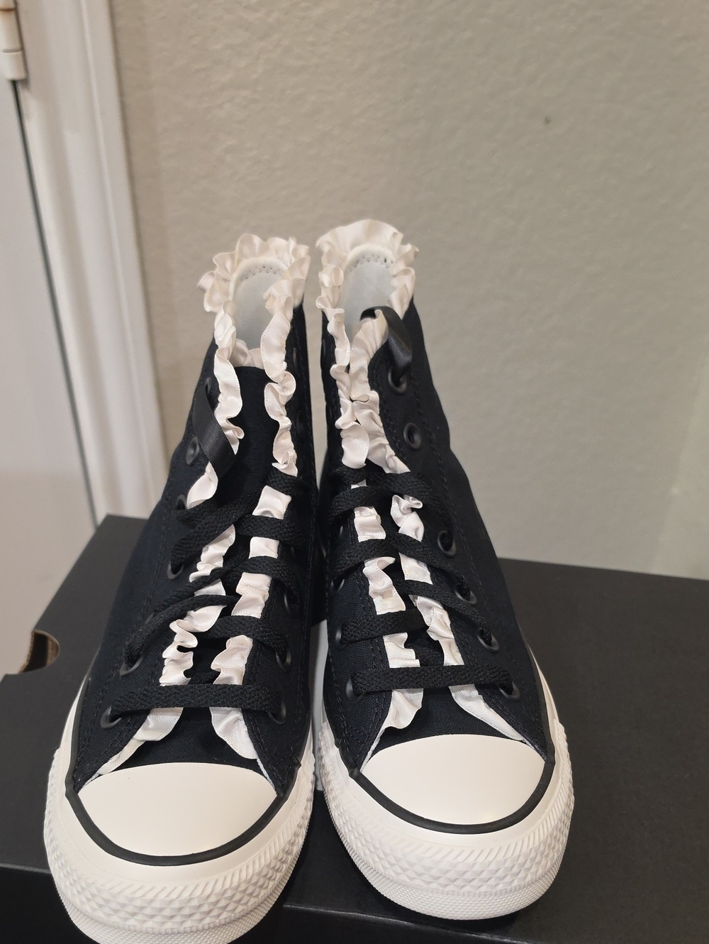 Converse Chuck Taylor All Star Frills High-Top Sneaker- Black - Picture 9 of 11